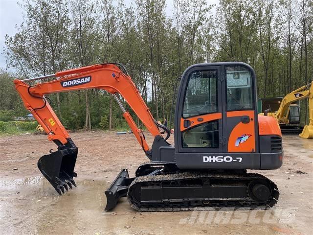 Doosan DH 60-7 Gravemaskiner på larvebånd