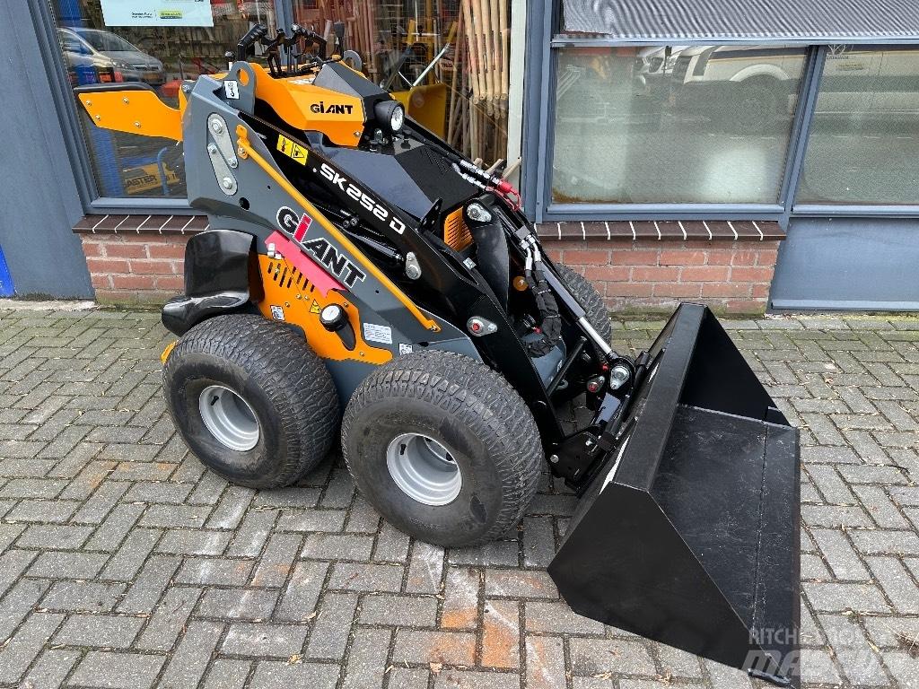 GiANT SK252D Læssere