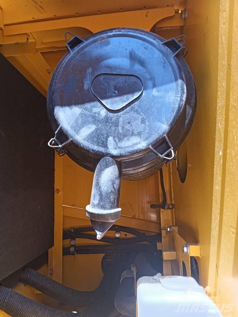 Komatsu PC 220 Gravemaskiner på larvebånd