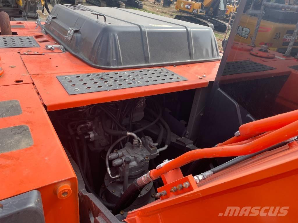 Hitachi ZX 240 Gravemaskiner på larvebånd