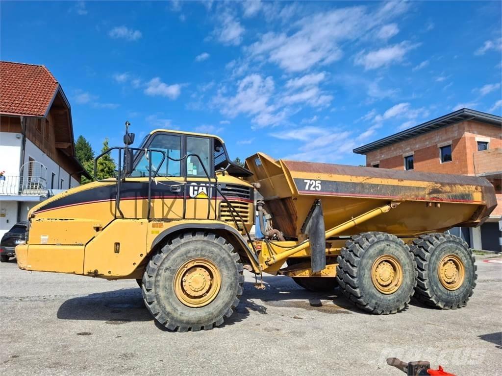 CAT 725 Terrængående lastbiler
