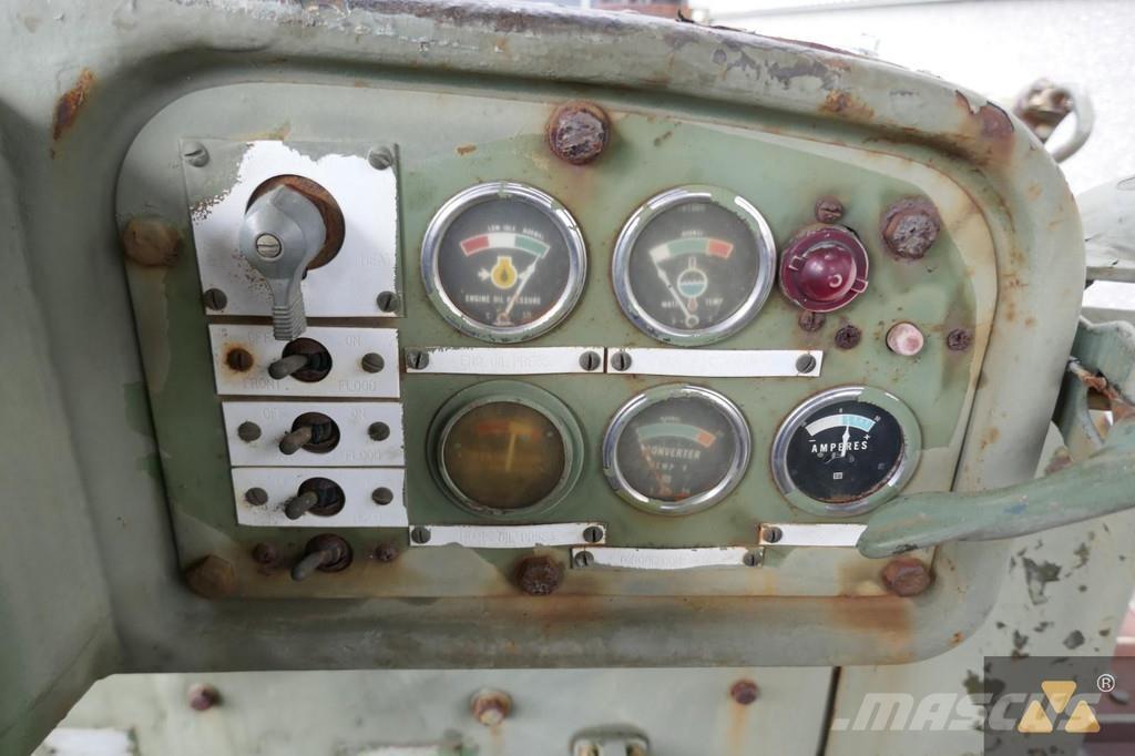 CAT D7F Ex-army Bulldozer på larvebånd