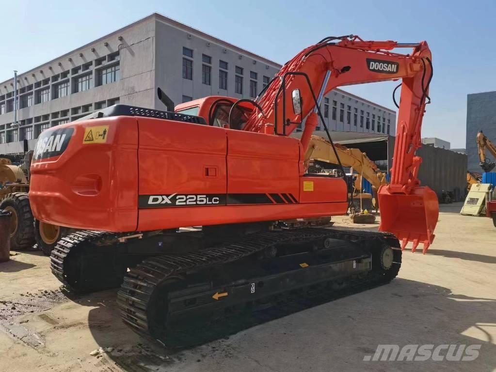 Doosan DX 225 Gravemaskiner på larvebånd