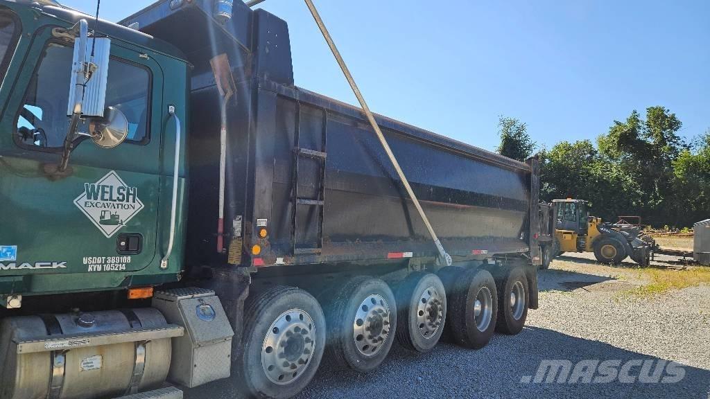 Mack CTP613 Lastbiler med tip
