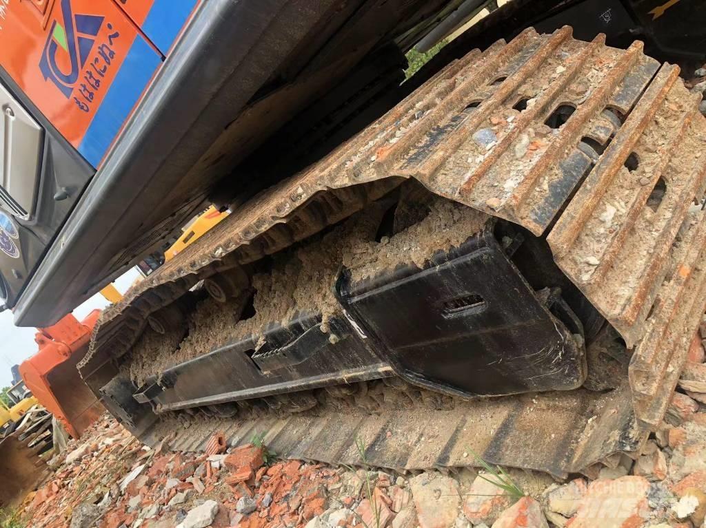 Hitachi ZX 210 Gravemaskiner på larvebånd