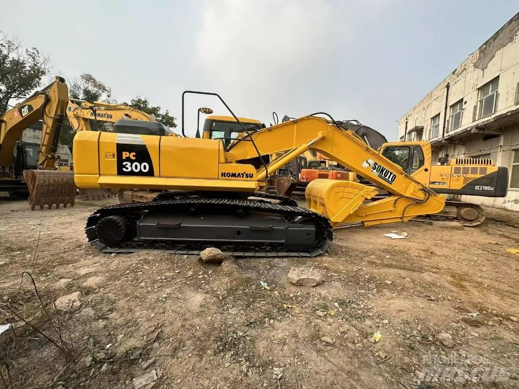 Komatsu PC 300 Gravemaskiner på larvebånd
