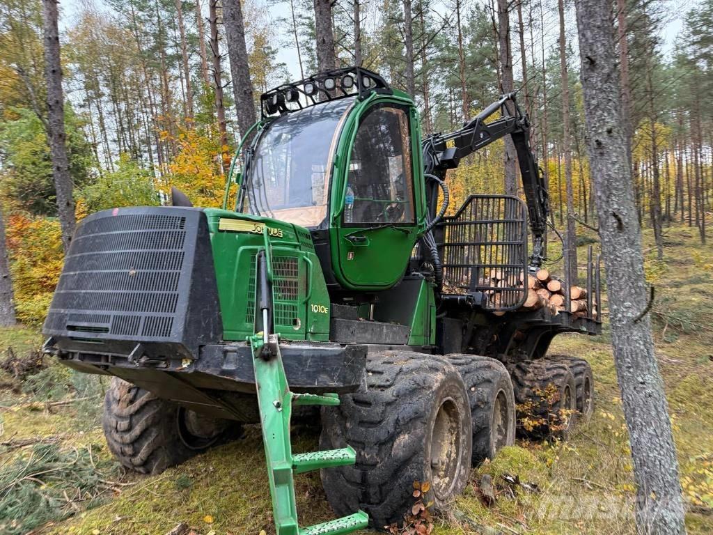 John Deere 1010 E Udkørselsmaskiner