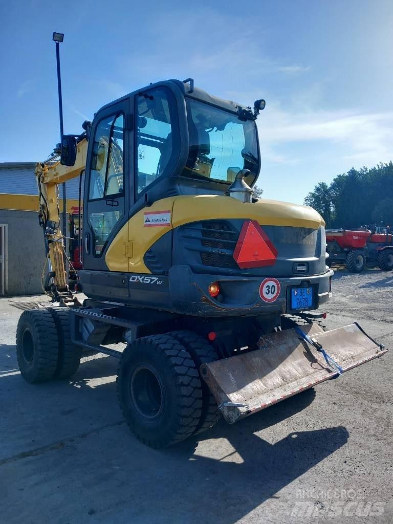 Doosan DX 57 W-5 Gravemaskiner på hjul