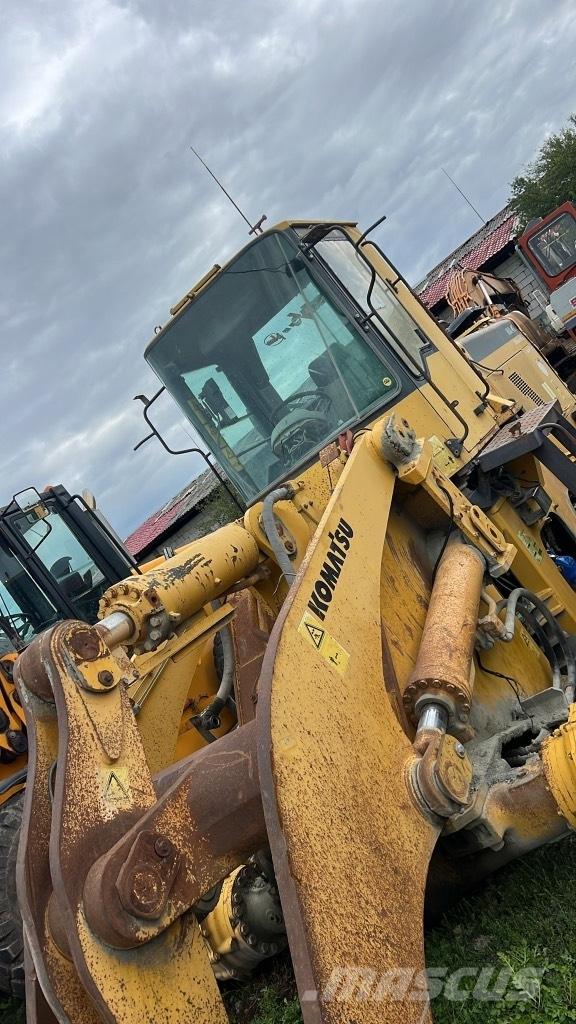 Komatsu WA 470-3H Chassis og suspension