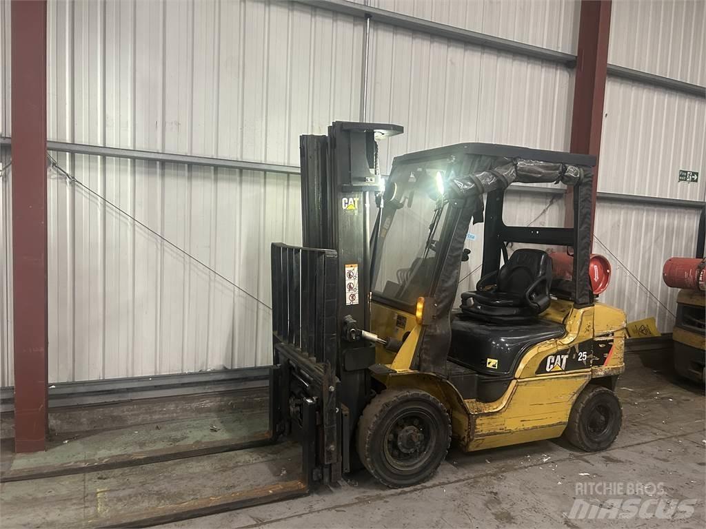 CAT GP25NT LPG gaffeltrucks