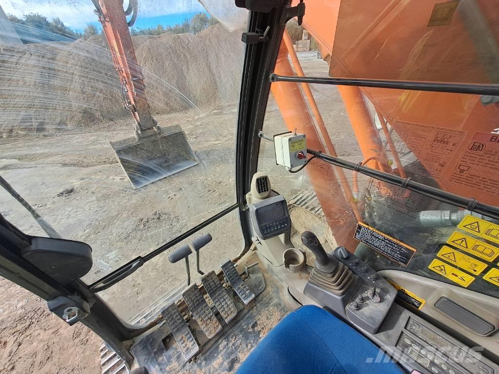 Hitachi ZX225USLC-3 Gravemaskiner på larvebånd