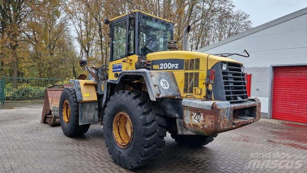 Komatsu WA 200 PZ-6 Læssemaskiner på hjul