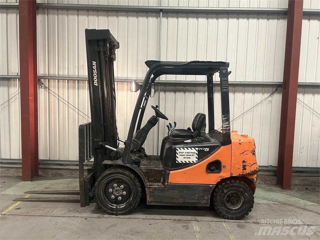 Doosan D25S-5 Diesel gaffeltrucks