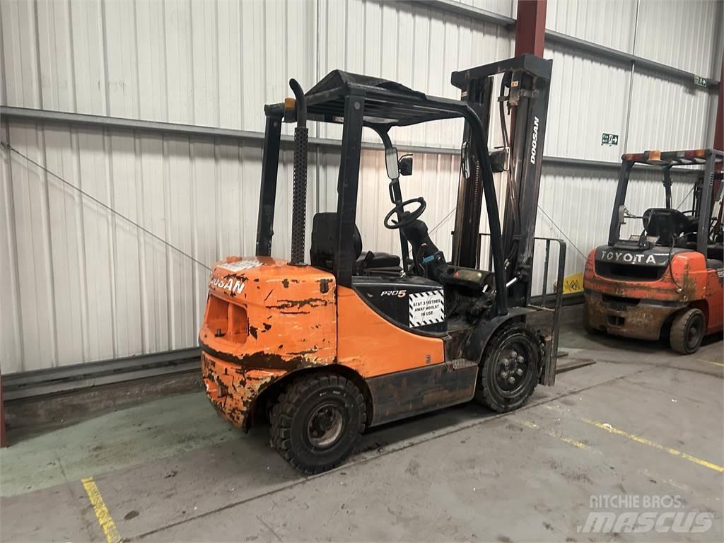 Doosan D25S-5 Diesel gaffeltrucks