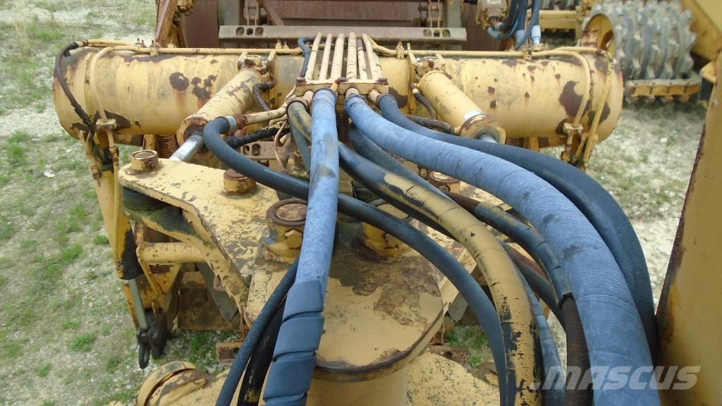 International 412B Skrabere