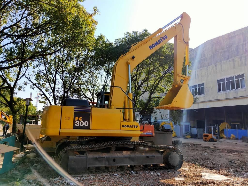 Komatsu PC 300-7 Gravemaskiner på larvebånd