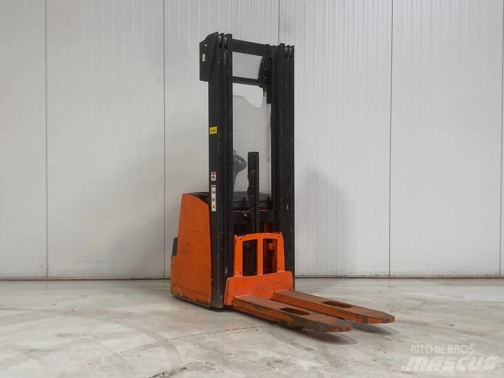Hyster S1.4 Gaffelstabler med gående fører