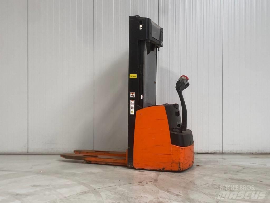 Hyster S1.4 Gaffelstabler med gående fører