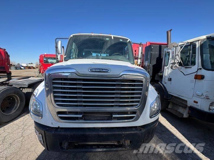 Freightliner M2 Demonterbare/wirehejs lastbiler