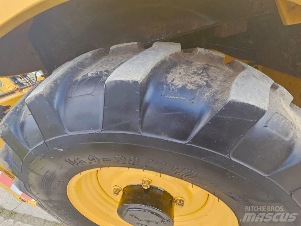 Komatsu WB 93 S-5 Rendegravere