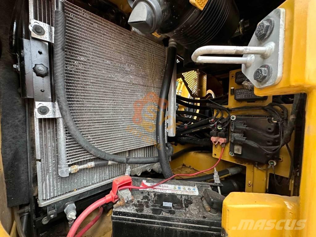 CAT 310 Minigravemaskiner