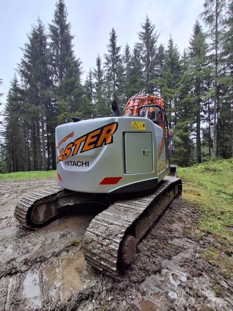 Hitachi ZX 225 US LC Gravemaskiner på larvebånd