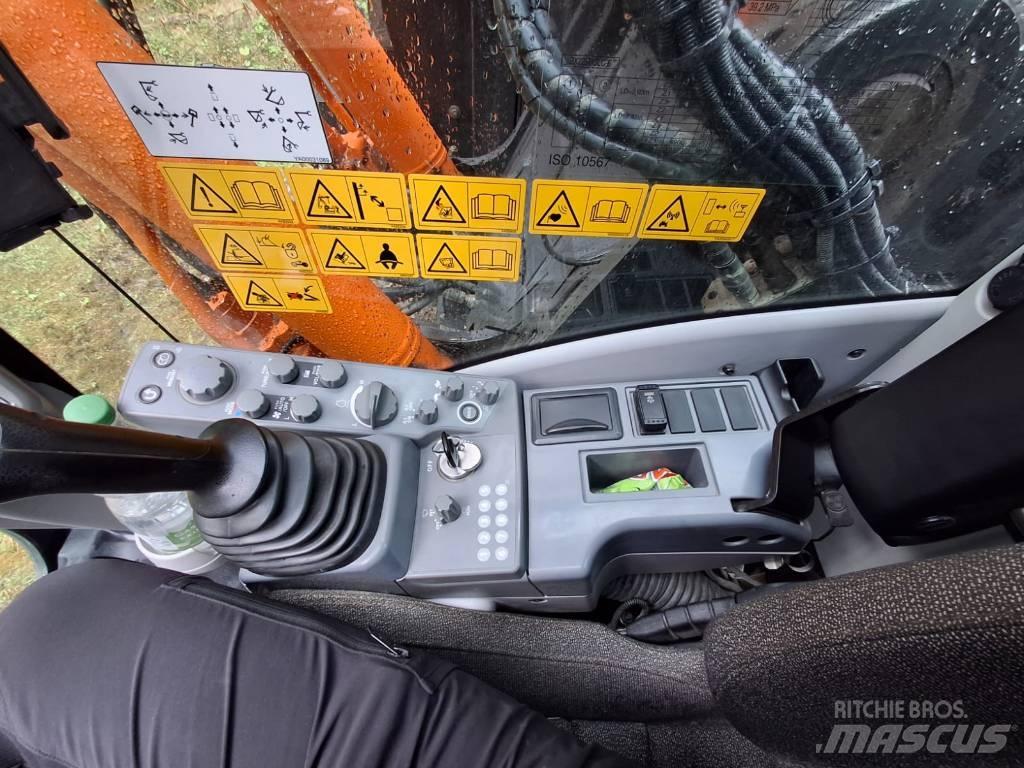 Hitachi ZX 225 US LC Gravemaskiner på larvebånd