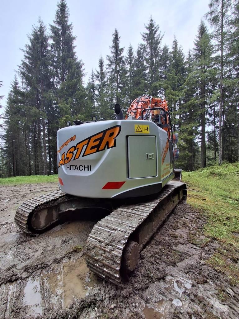 Hitachi ZX 225 US LC Gravemaskiner på larvebånd