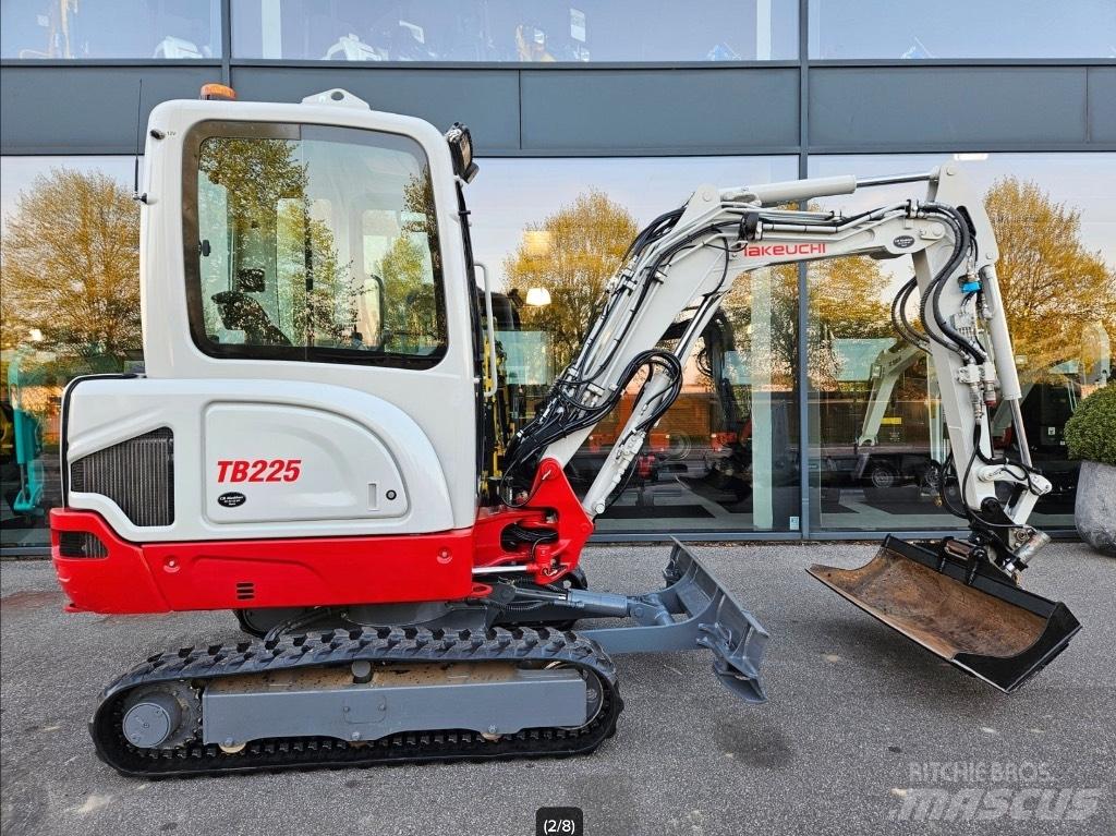 Takeuchi TB 225 Minigravemaskiner