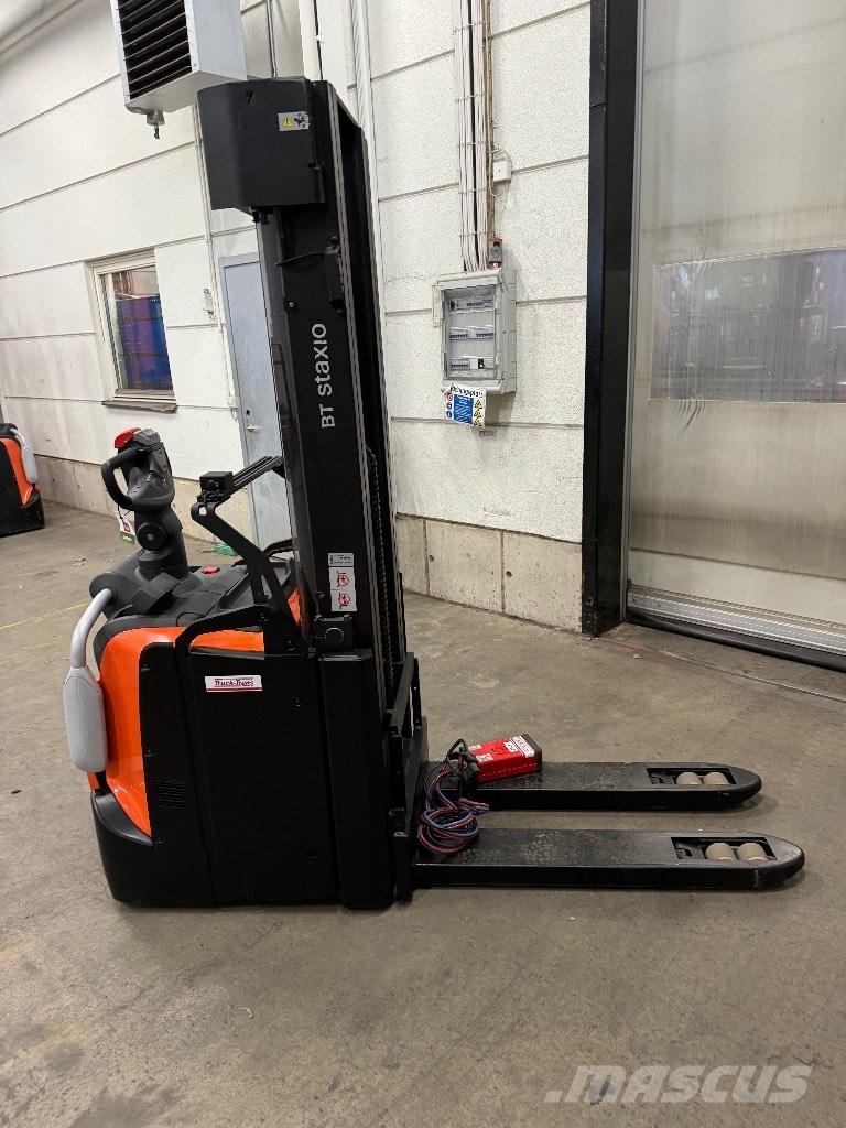 Toyota SPE140L Gaffelstabler med gående fører