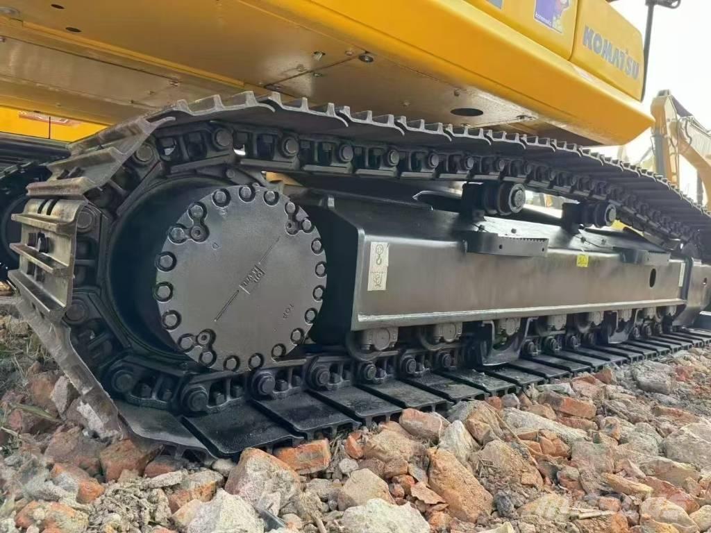 Komatsu 220-8 Gravemaskiner på larvebånd