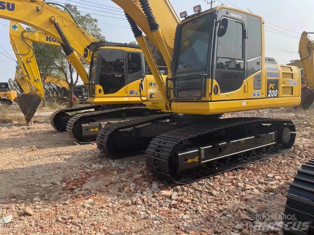 Komatsu PC 200 Gravemaskiner på larvebånd