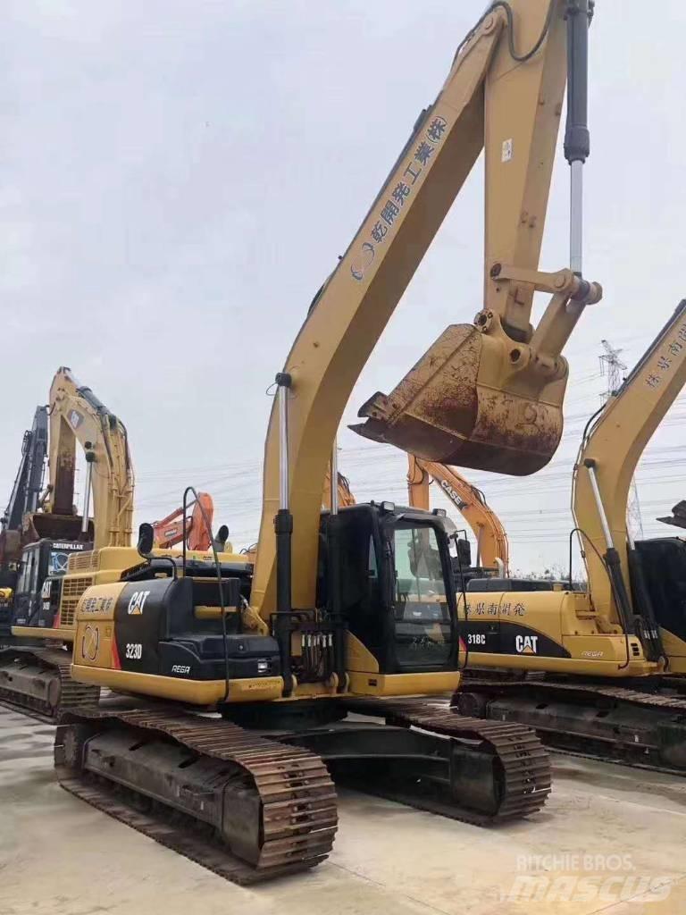 CAT 323 Gravemaskiner på larvebånd