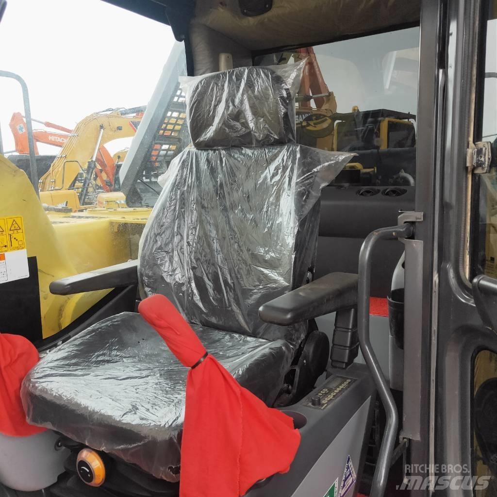 Komatsu PC200-8 Gravemaskiner på larvebånd