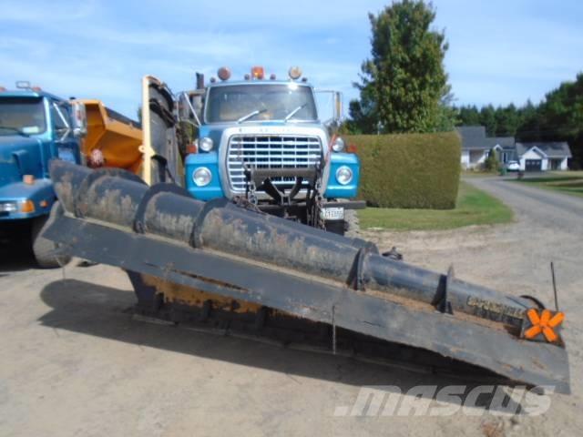 Ford LTL 9000 Sneskovle og -plove