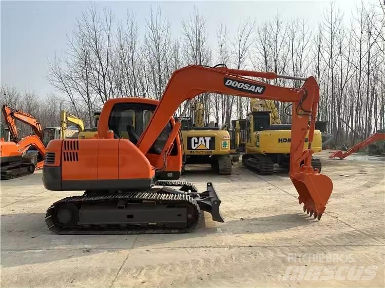 Doosan DX75 Gravemaskiner på larvebånd