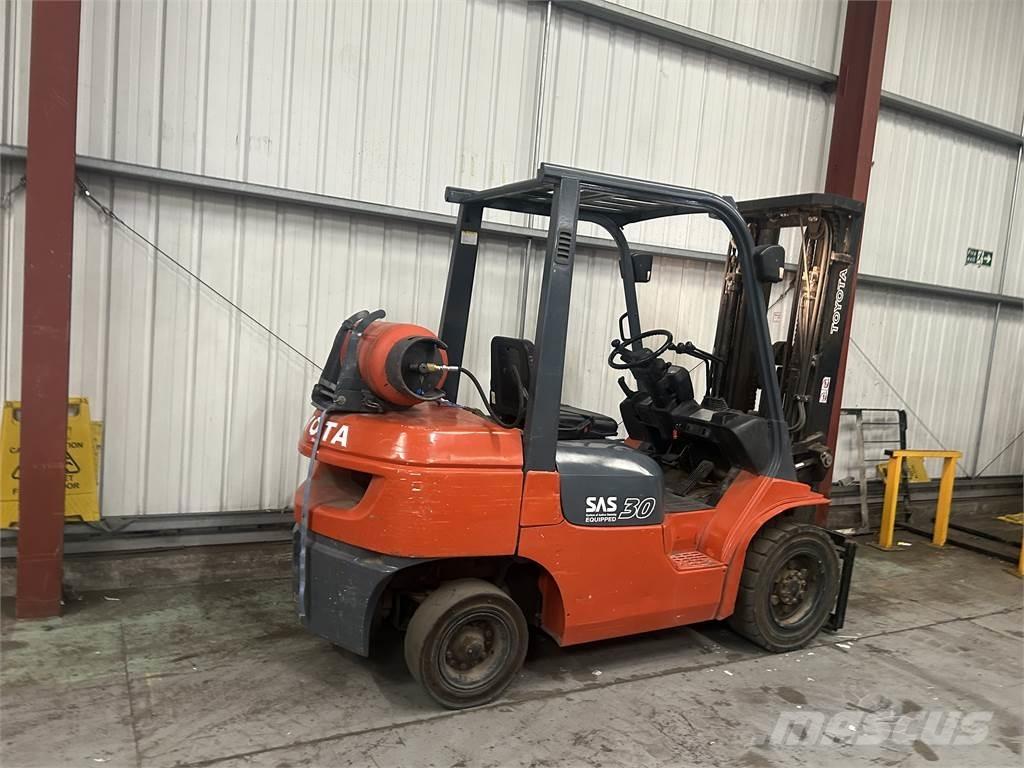 Toyota 7FGF30 LPG gaffeltrucks