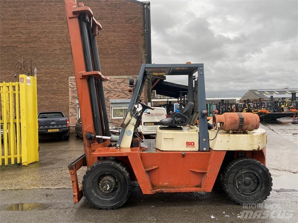Nissan BF05H50U Diesel gaffeltrucks