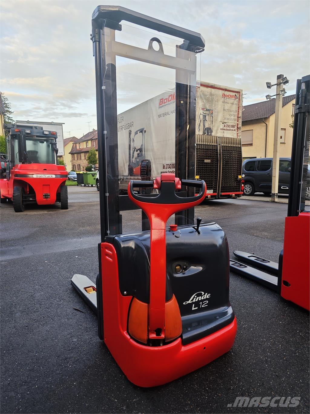 Linde L 12 Selvkørende stablere