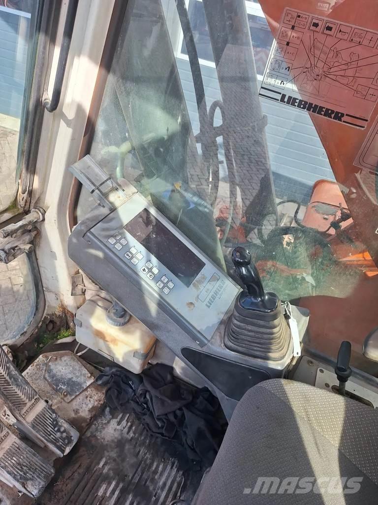 Liebherr R932 Gravemaskiner på larvebånd