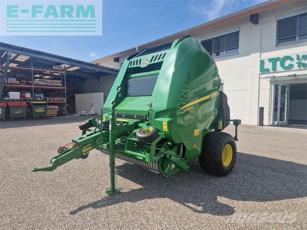 John Deere V451M Pressere til firkantede baller