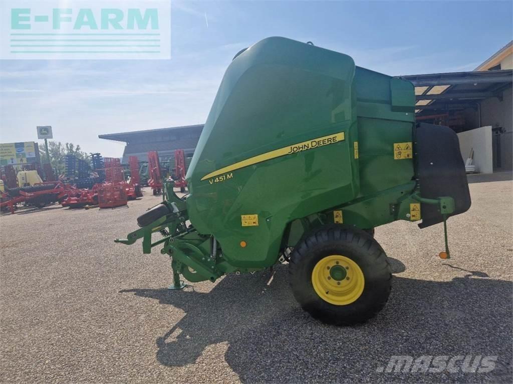 John Deere V451M Pressere til firkantede baller