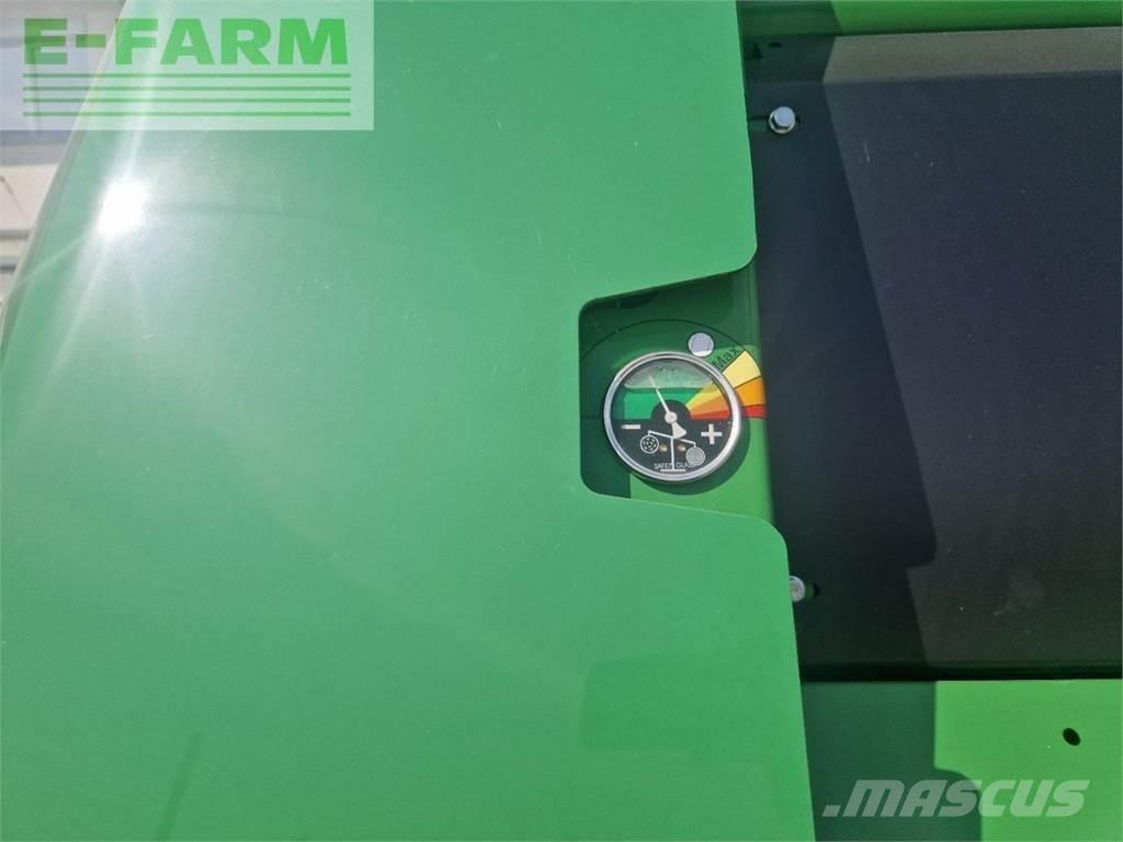 John Deere V451M Pressere til firkantede baller
