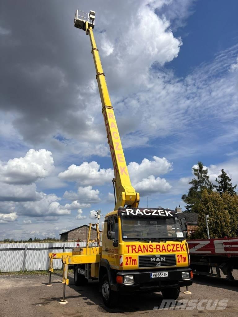 MAN L 2000 Lastbilmonterede lifte