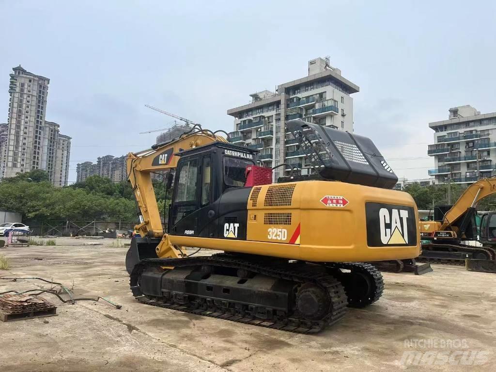 CAT 325D Gravemaskiner på larvebånd