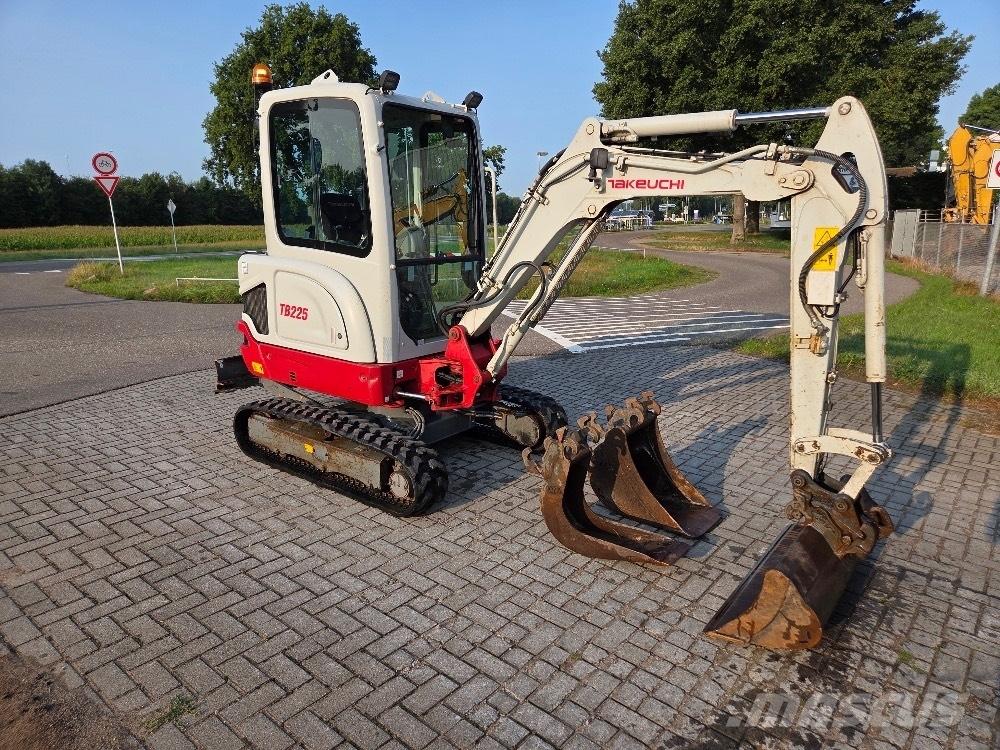 Takeuchi TB225 Minigravemaskiner