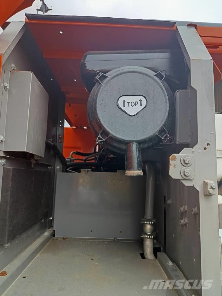 Hitachi ZX 210 Gravemaskiner på larvebånd