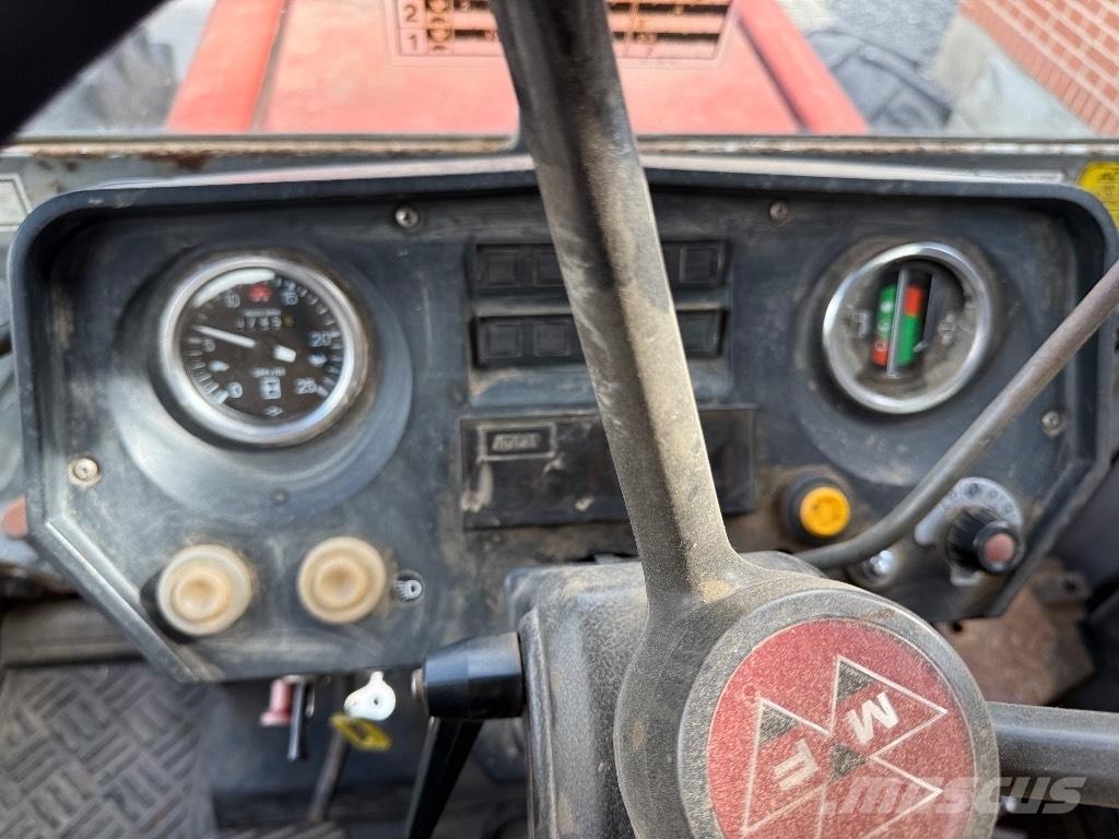 Massey Ferguson 699 Traktorer
