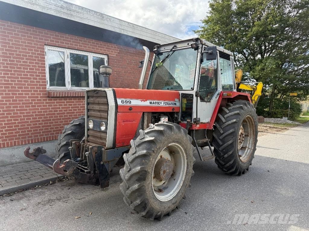Massey Ferguson 699 Traktorer