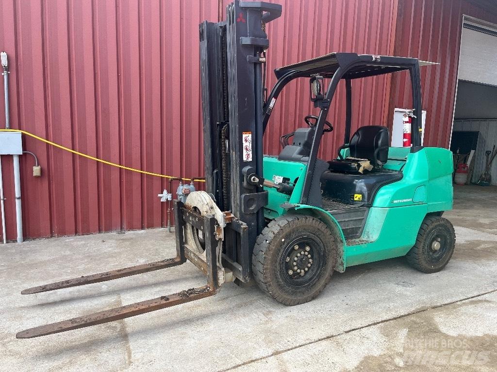 Mitsubishi FD40N1 Terrængående gaffeltruck